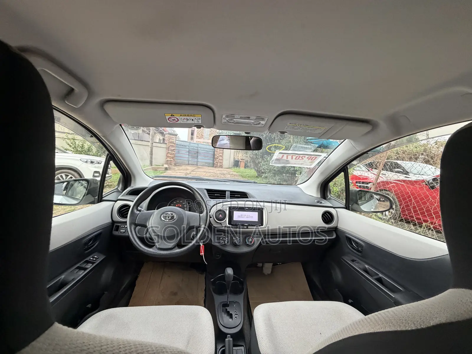 Toyota Vitz 1.3 FWD 5dr 2013 Silver