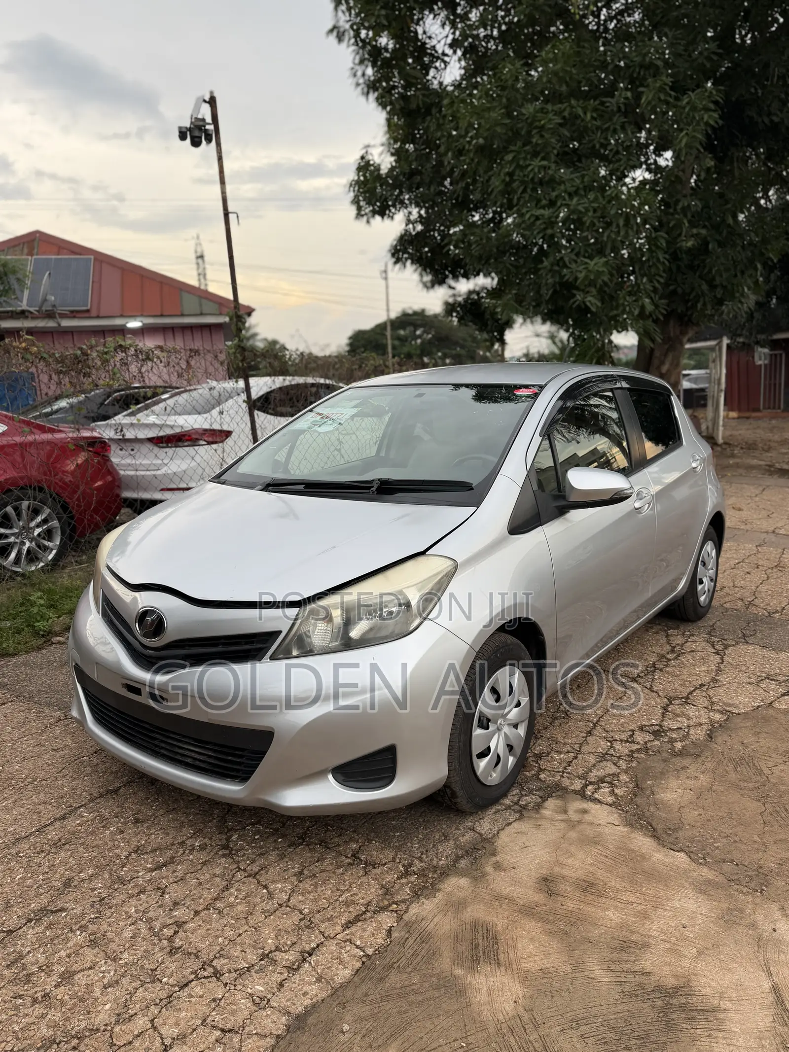 Toyota Vitz 1.3 FWD 5dr 2013 Silver