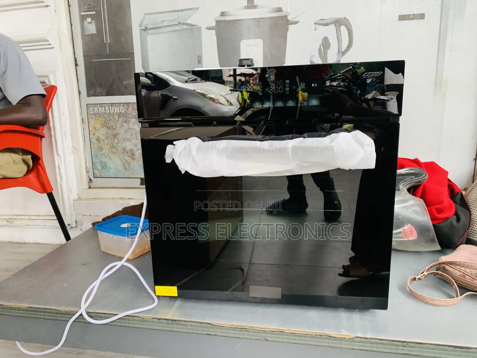 Hot Deals on Oven in Built Black Kenwood