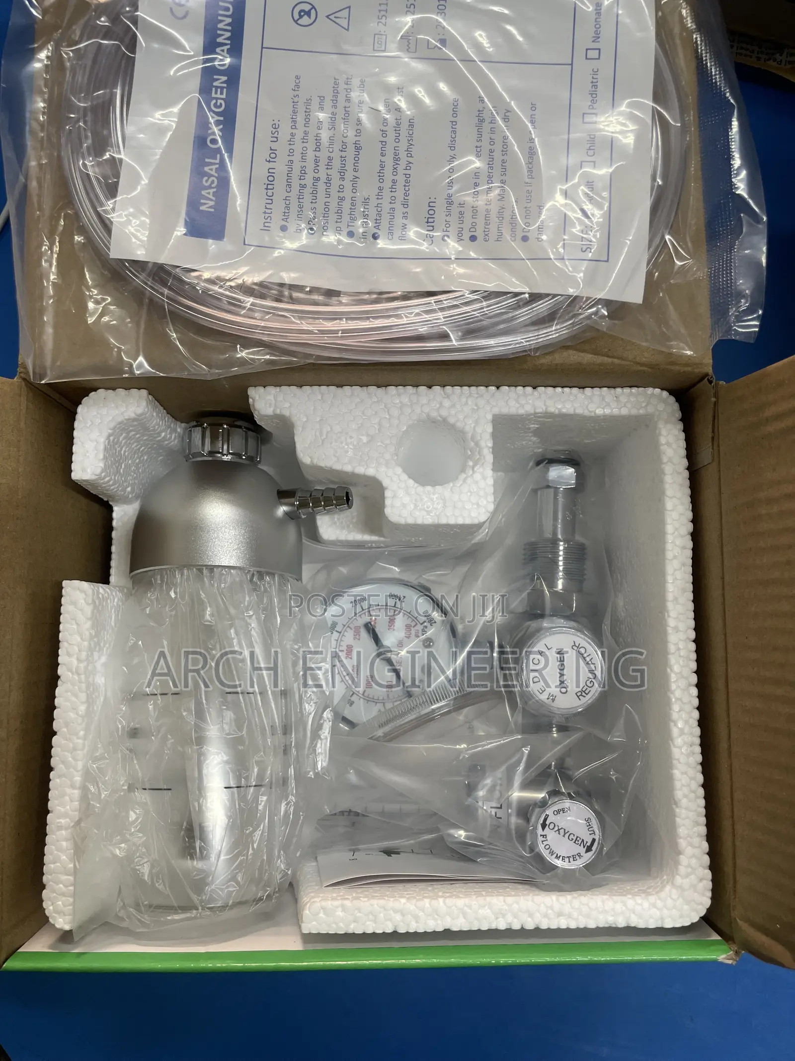 Oxygen Pressure Regulator/Flowmeter With Oxygen Cannula