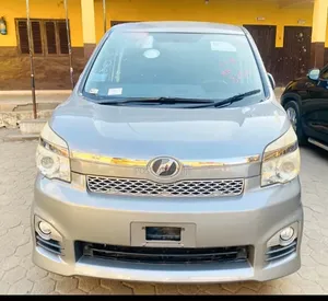 Toyota Voxy V 4WD 8-Seater 2013 Silver
