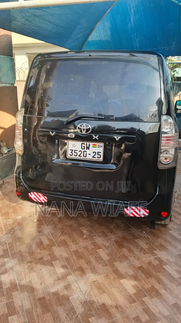 Toyota Voxy 2013 Black