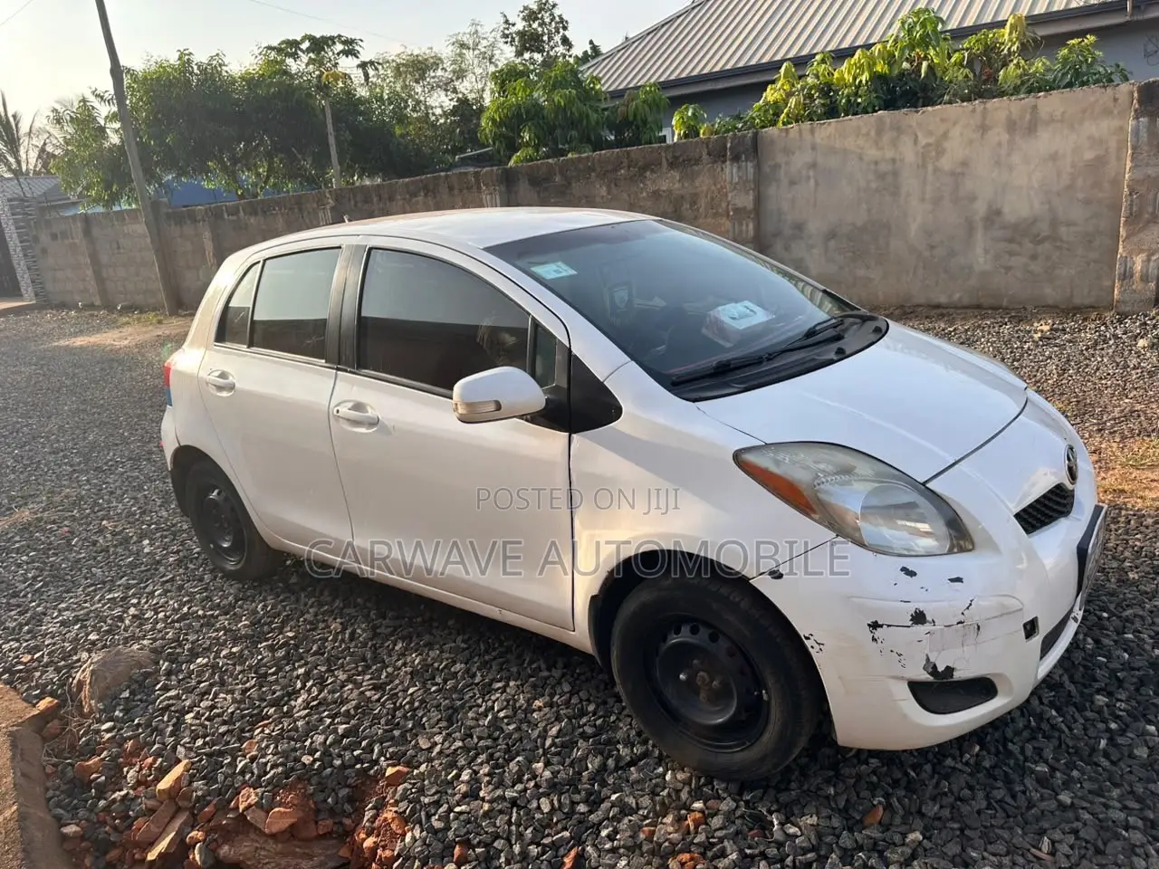 Toyota Yaris Base Hatchback 5dr 2010 White