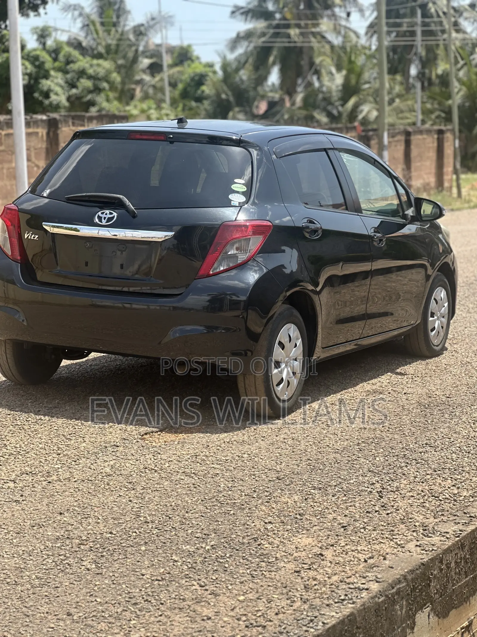 Toyota Vitz 1.3 FWD 5dr 2013 Black