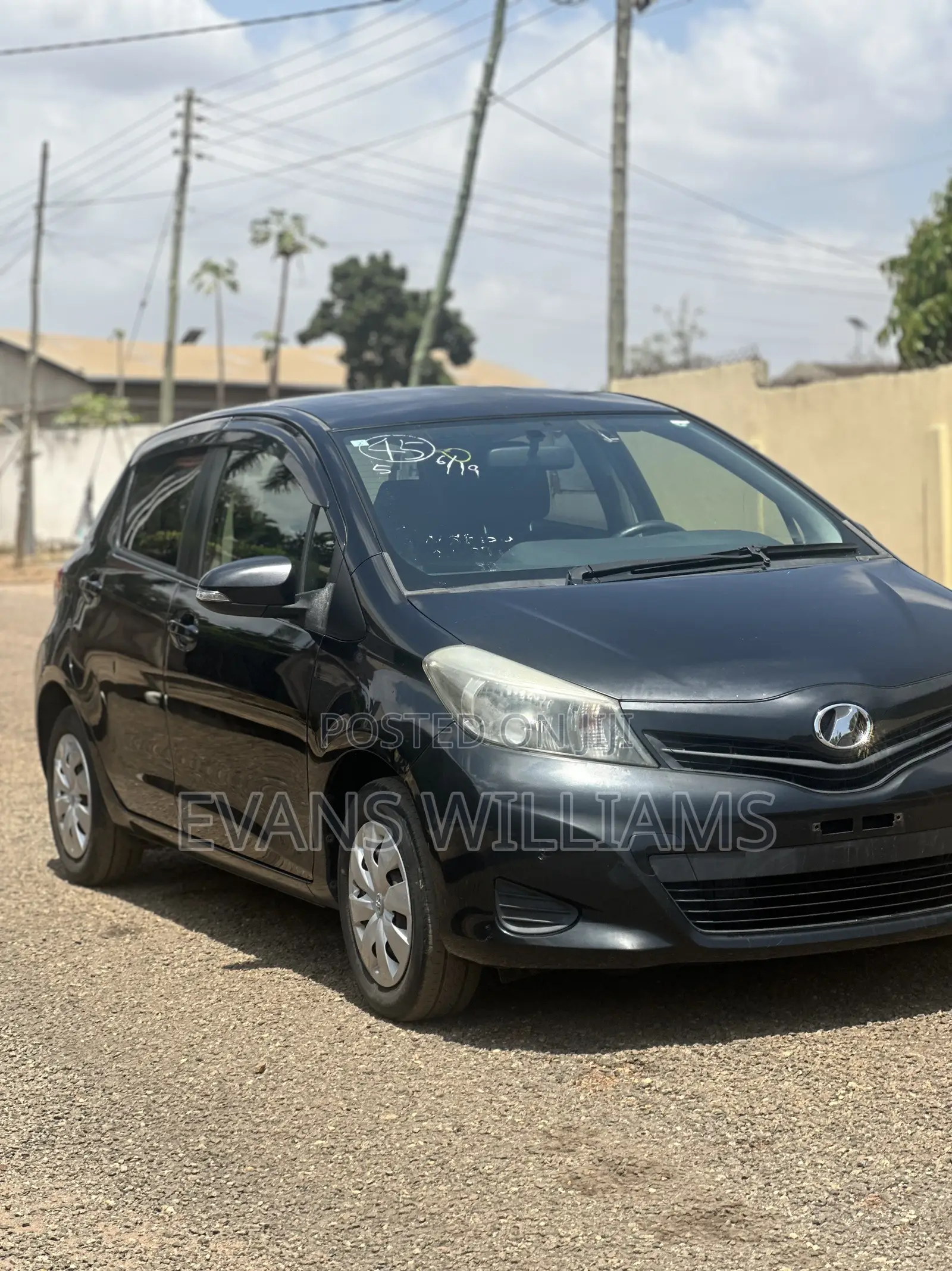 Toyota Vitz 1.3 FWD 5dr 2013 Black