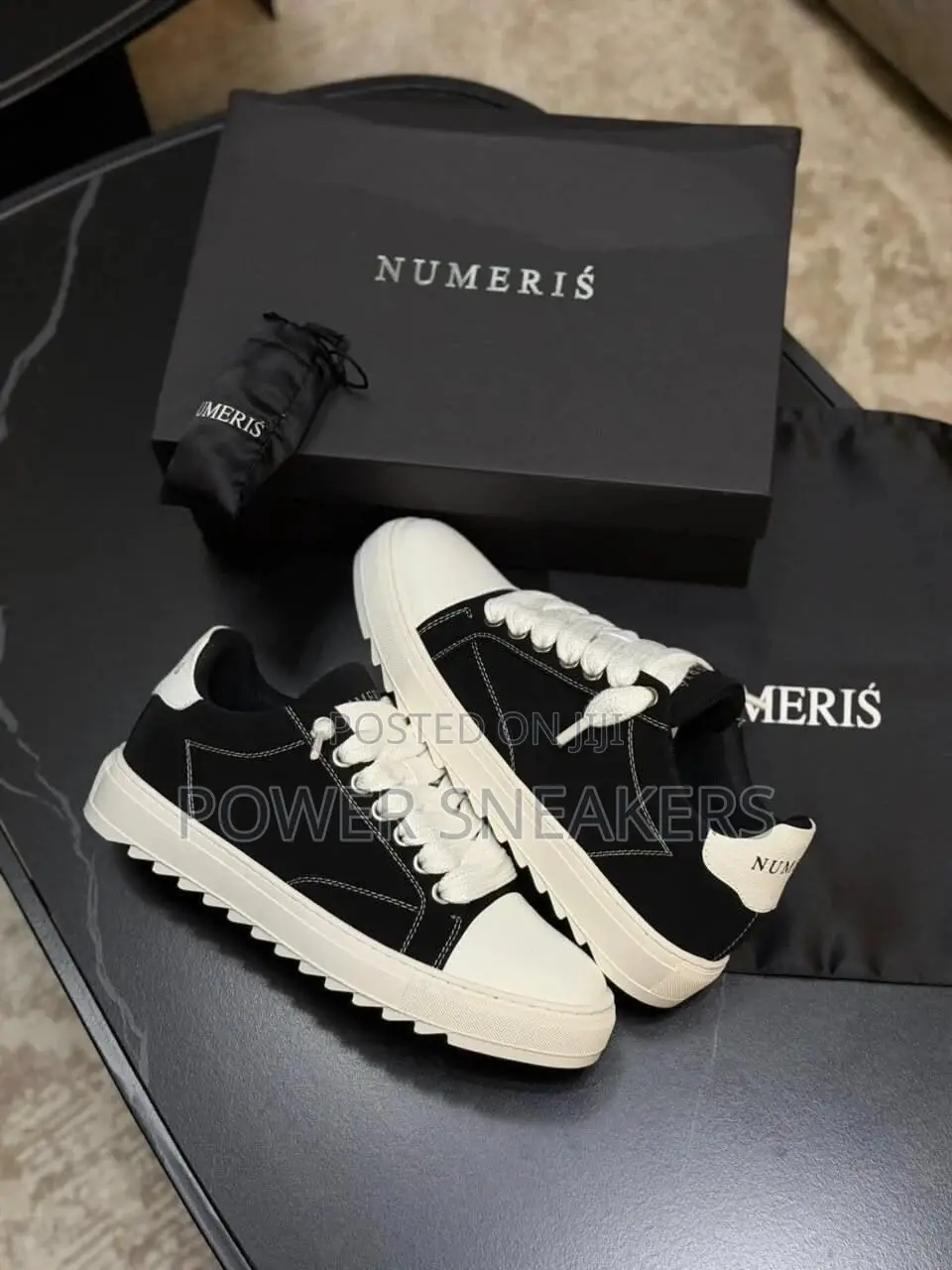 Numeris Black/White