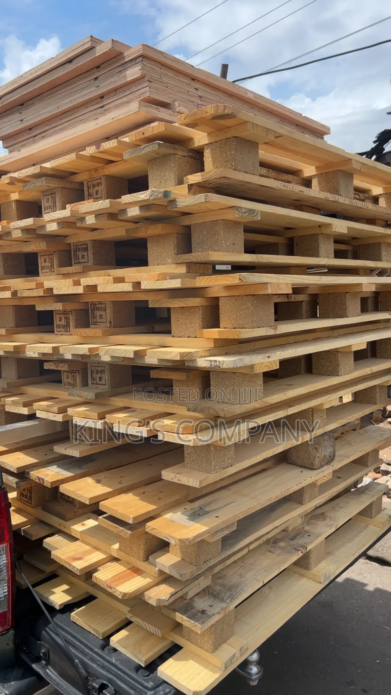 King’s Wooden Pallet