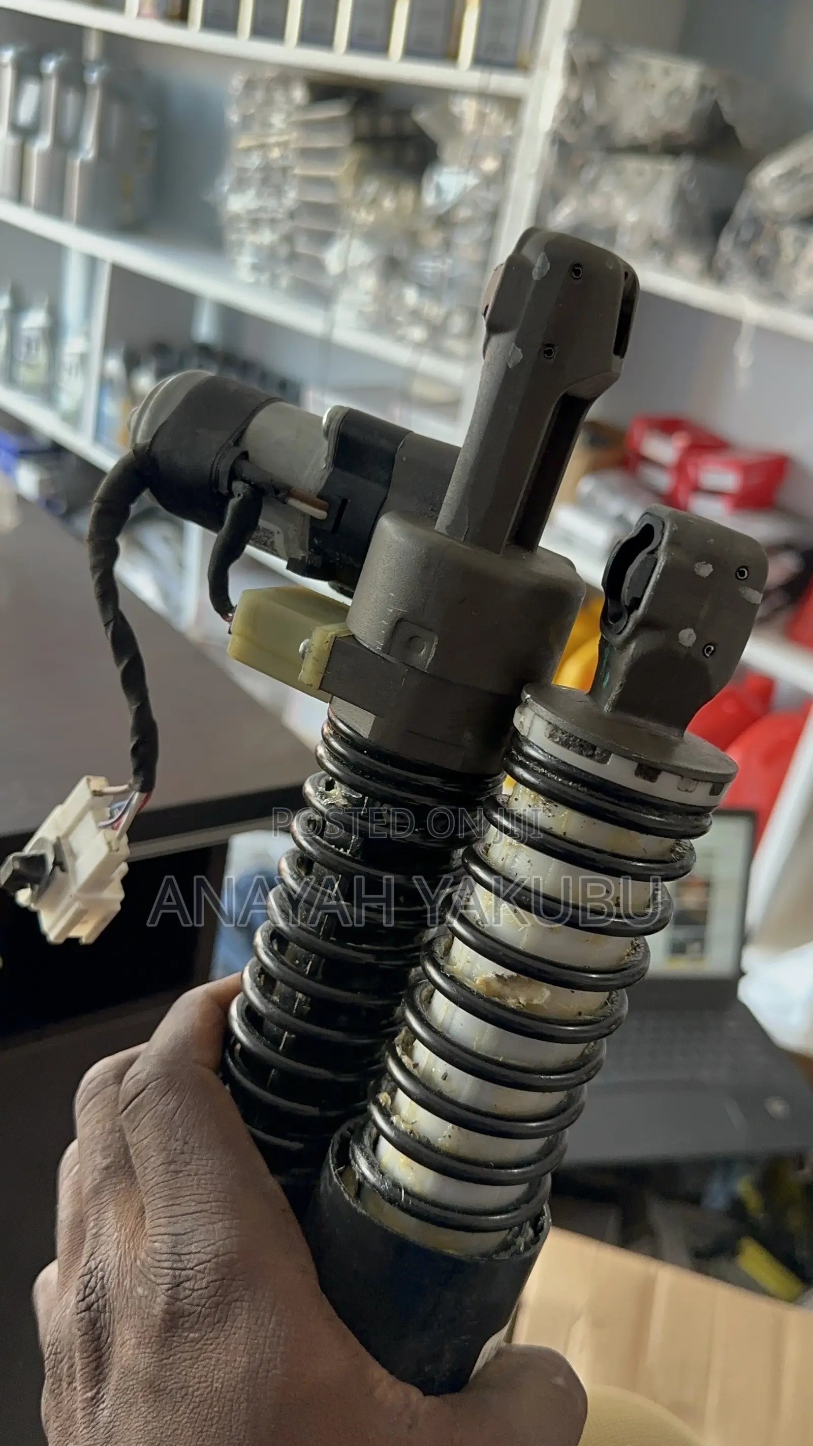 Acura RDX 2018-25 Electric Boot Shocks