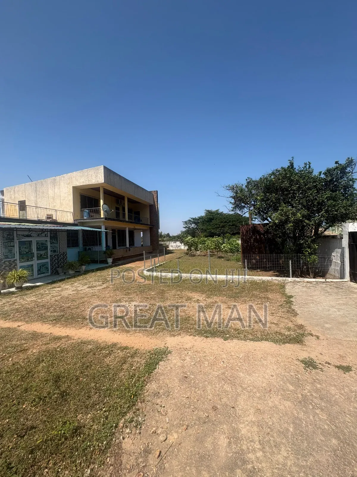 13bdrm House in Lartebiokorshie for sale