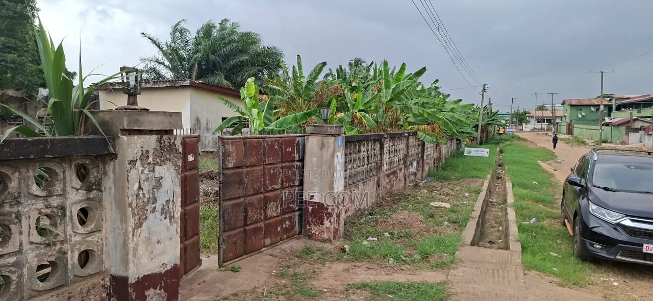 7 Plots of Land for Sale. 
Location- Dome Okoe/ Parakuo Estate.