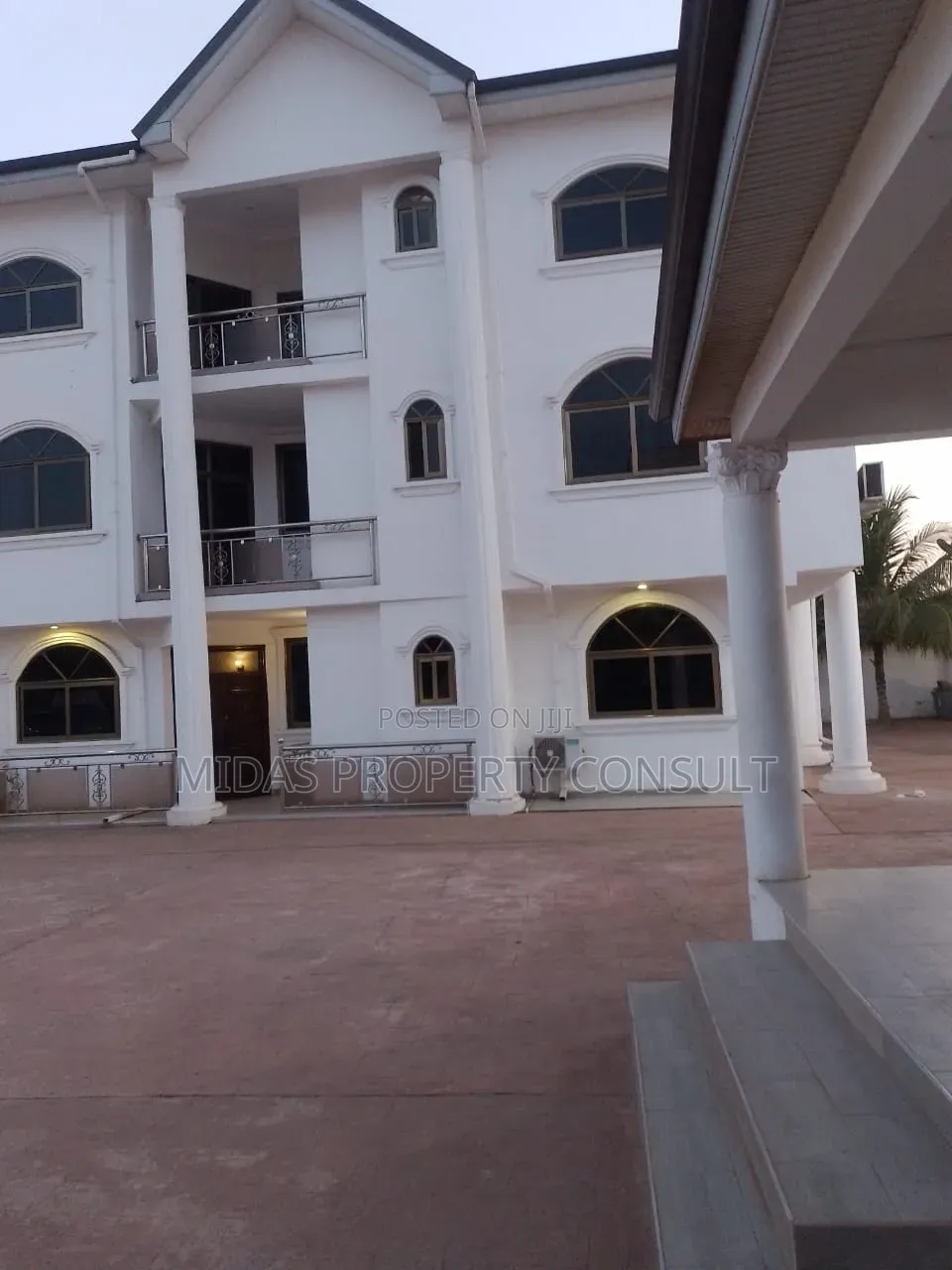 3bdrm Apartment in East Legon, Bawaleshie for rent