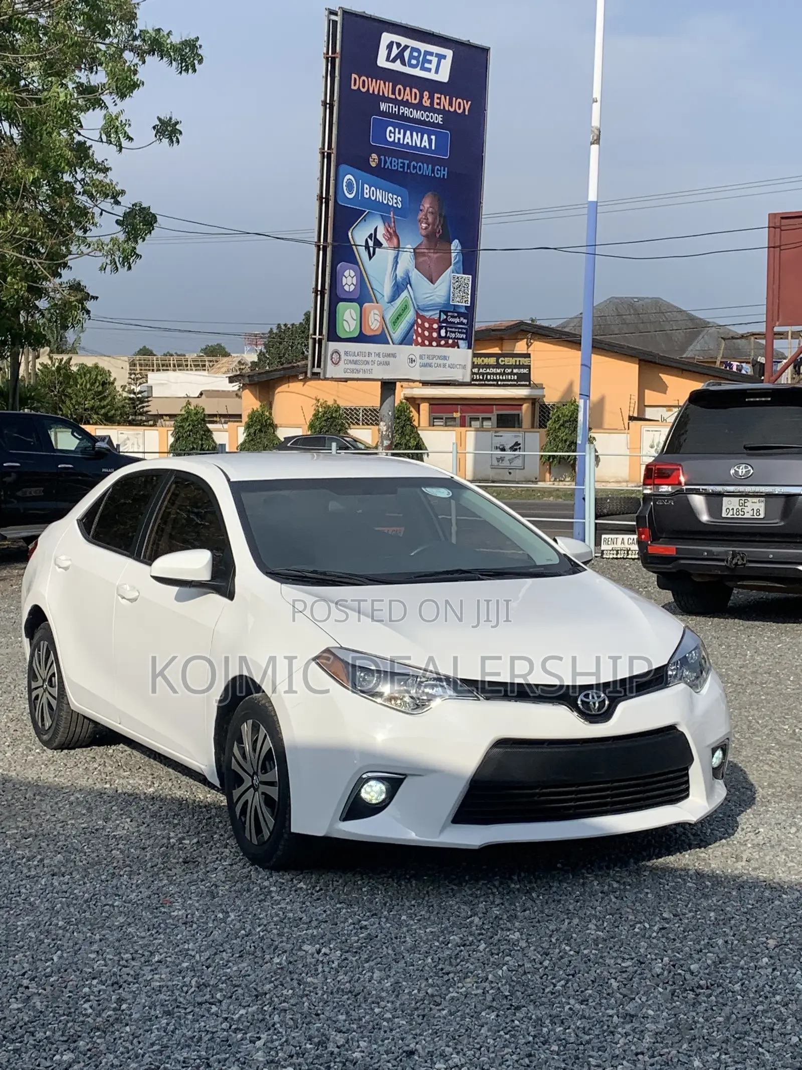 Toyota Corolla LE 4dr Sedan (1.8L 4cyl CVT) 2016 White