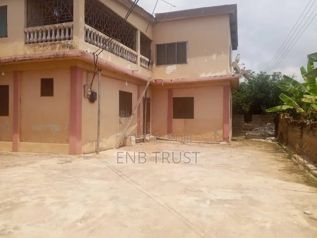 20bdrm Apartment in Last Stop for sale