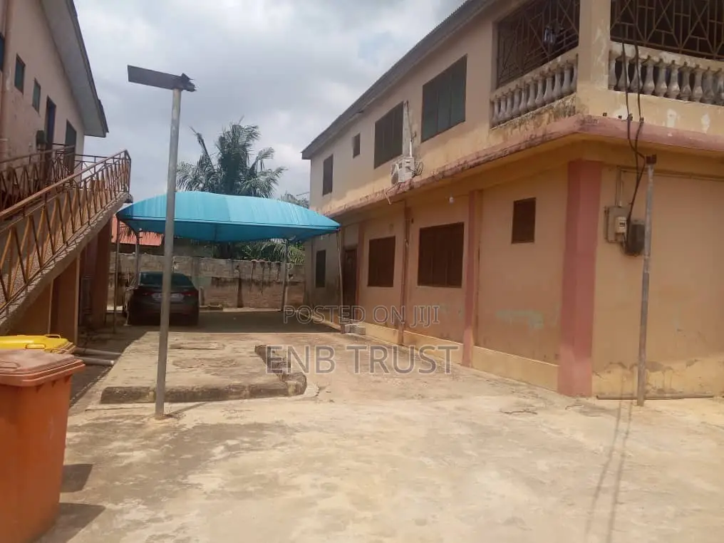 20bdrm Apartment in Last Stop for sale