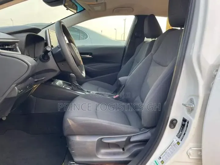 Toyota Corolla LE 2020 White