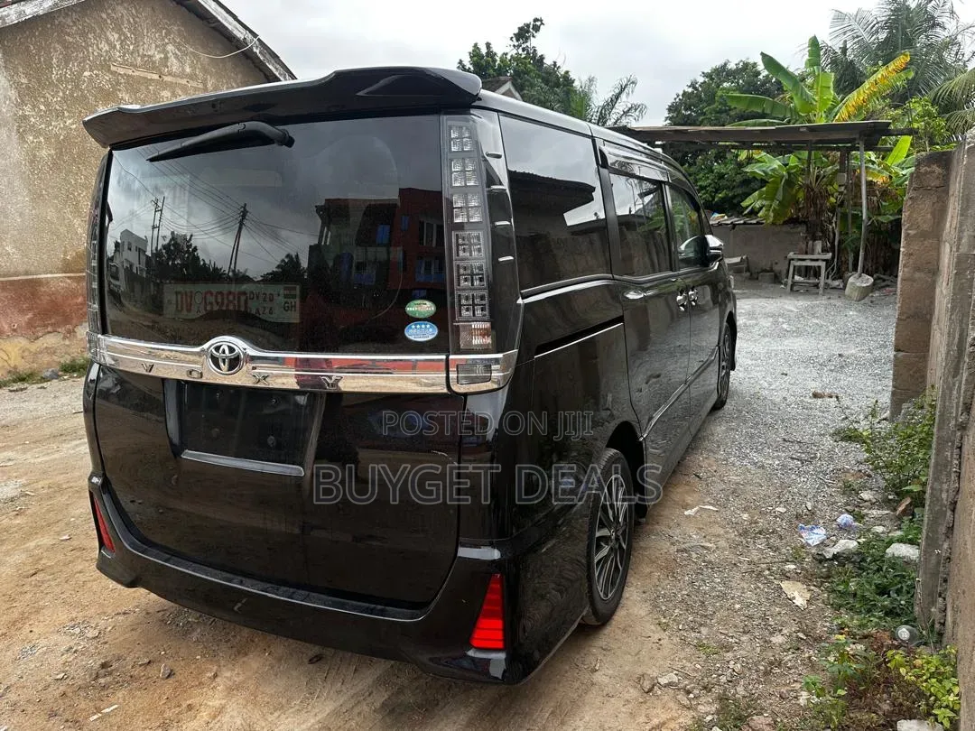 Toyota Voxy SV Premium 2014 Black