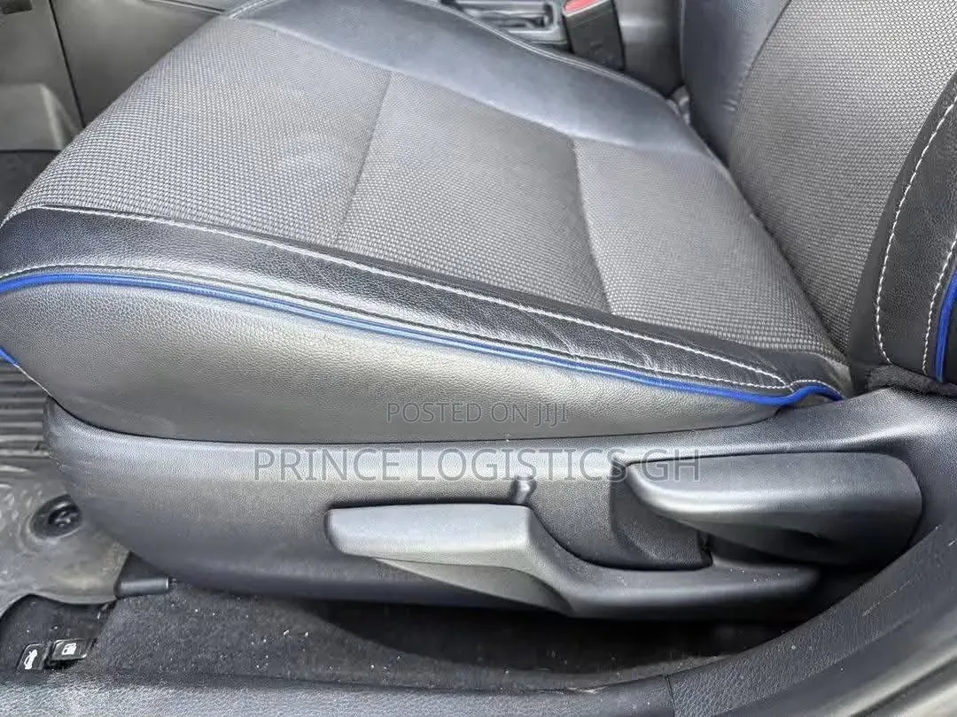 Toyota Corolla LE (1.8L 4cyl 2A) 2018 Brown