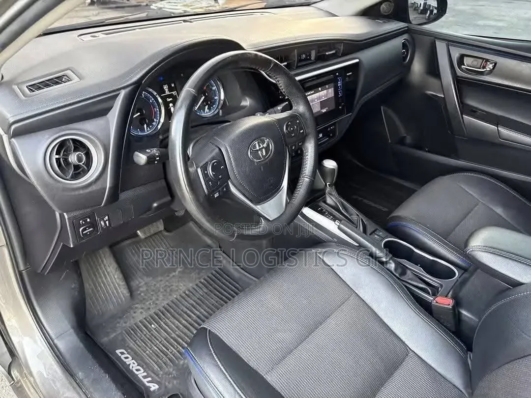 Toyota Corolla LE (1.8L 4cyl 2A) 2018 Brown