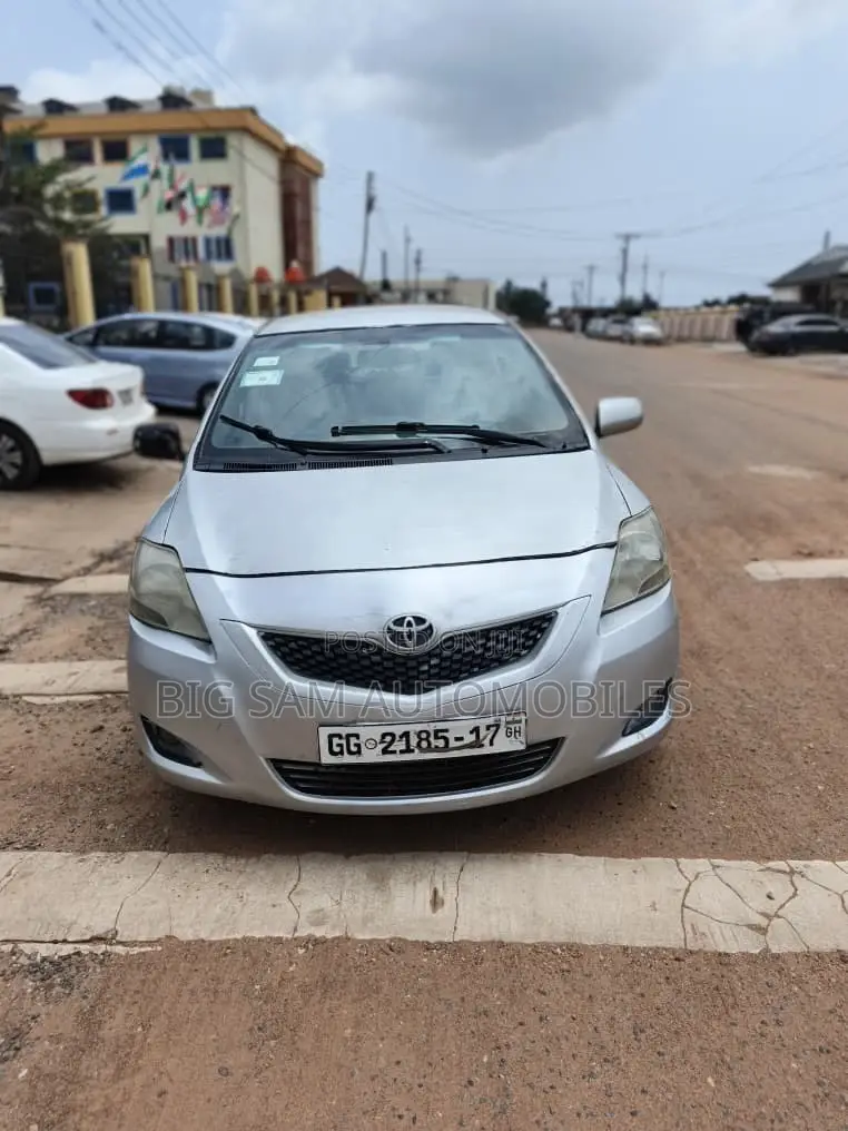 Toyota Yaris 2010 Silver