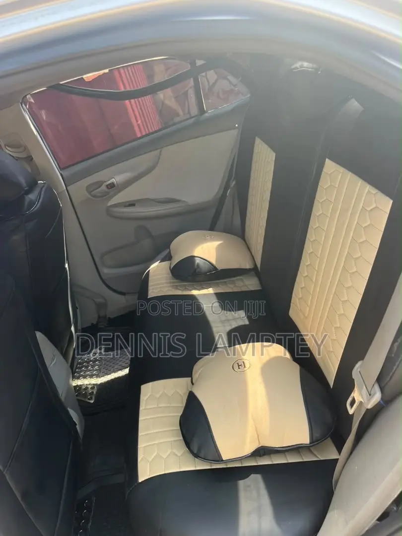 Toyota Corolla 2012 Silver