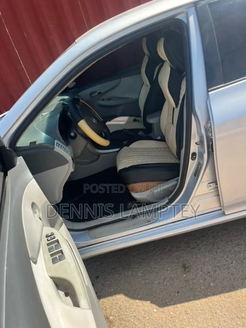 Toyota Corolla 2012 Silver