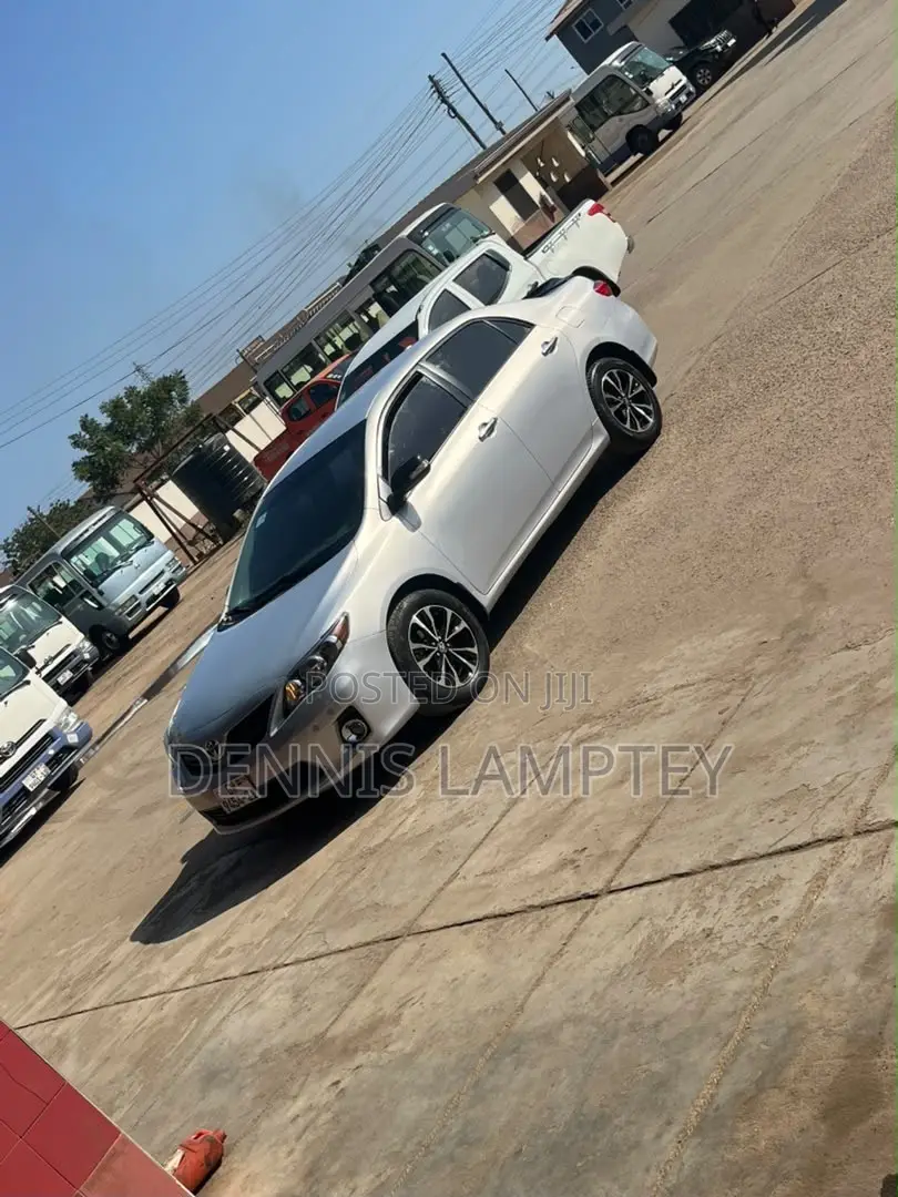 Toyota Corolla 2012 Silver