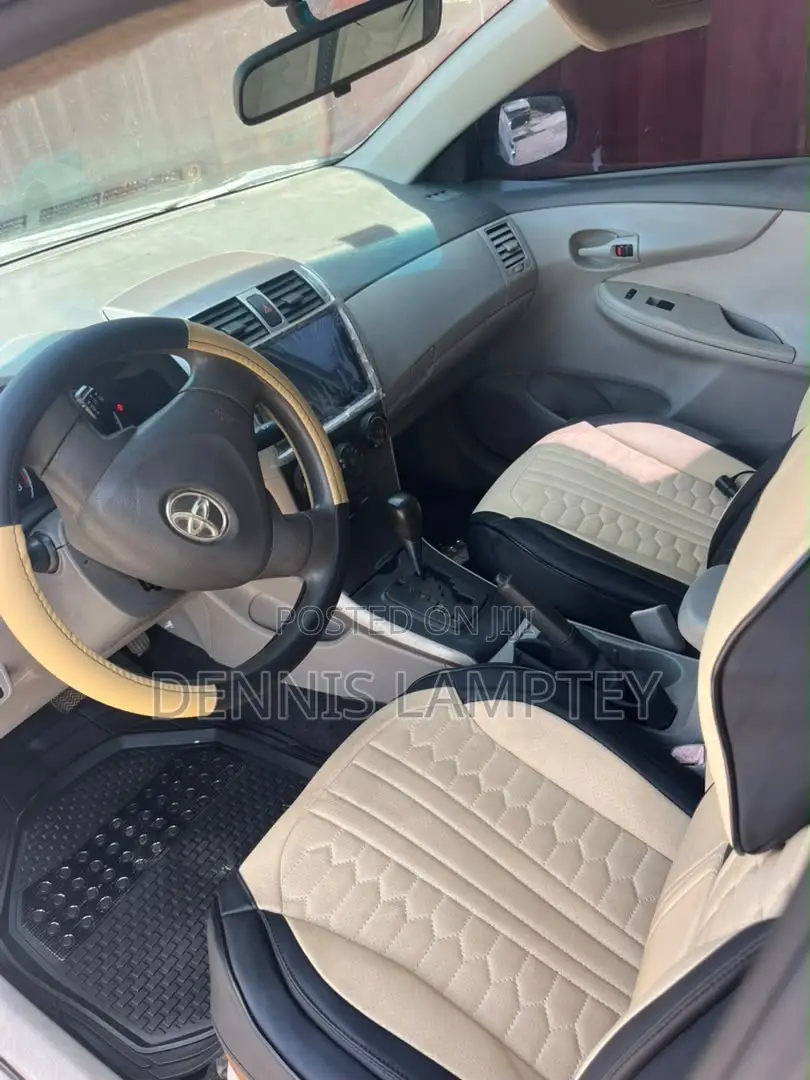 Toyota Corolla 2012 Silver