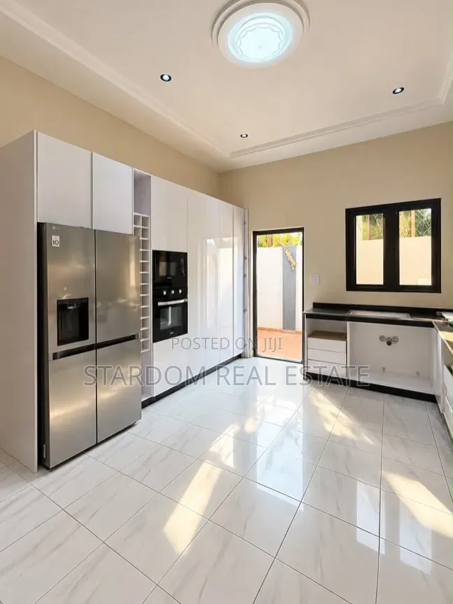 4bdrm Duplex in Adenta Amponah, Barrier for sale