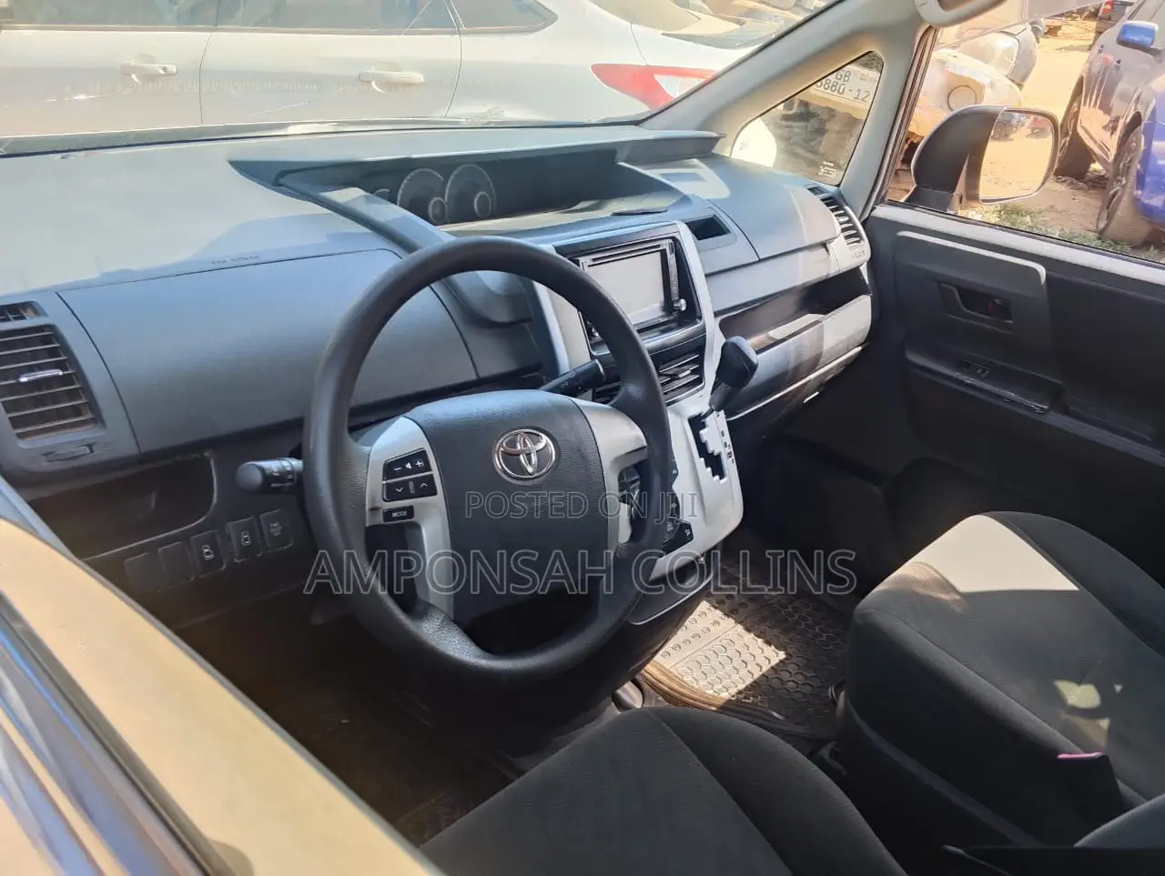 Toyota Voxy 2013 Gray