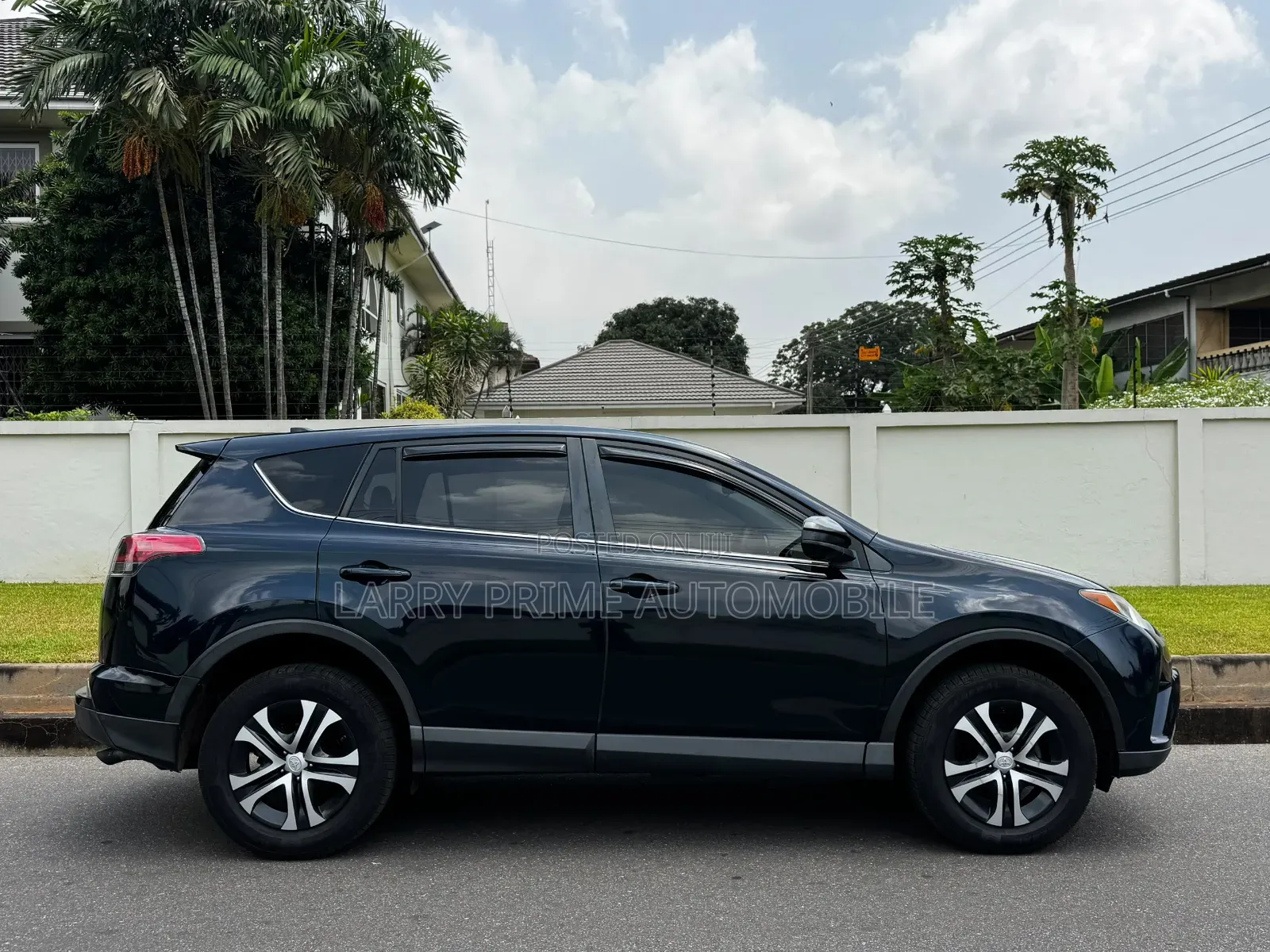 Toyota RAV4 LE AWD (2.5L 4cyl 6A) 2017 Blue
