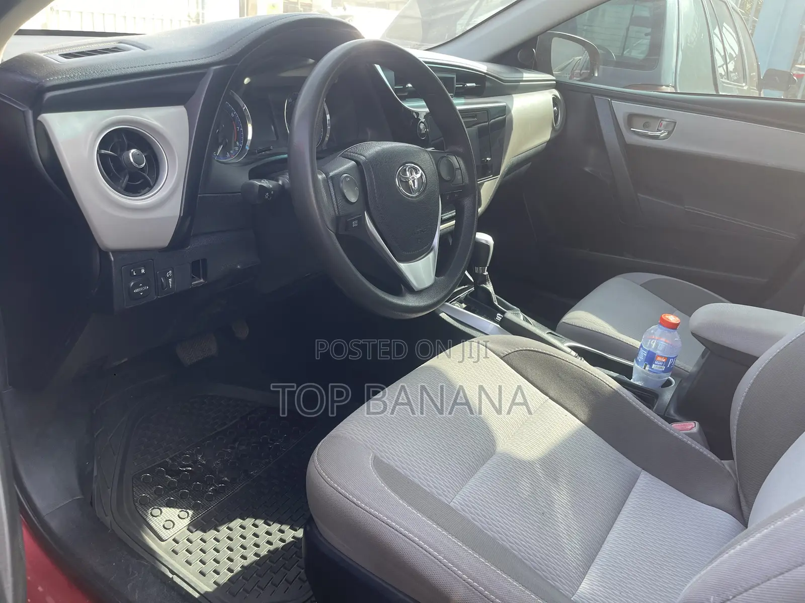 Toyota Corolla LE (1.8L 4cyl 2A) 2018 Red