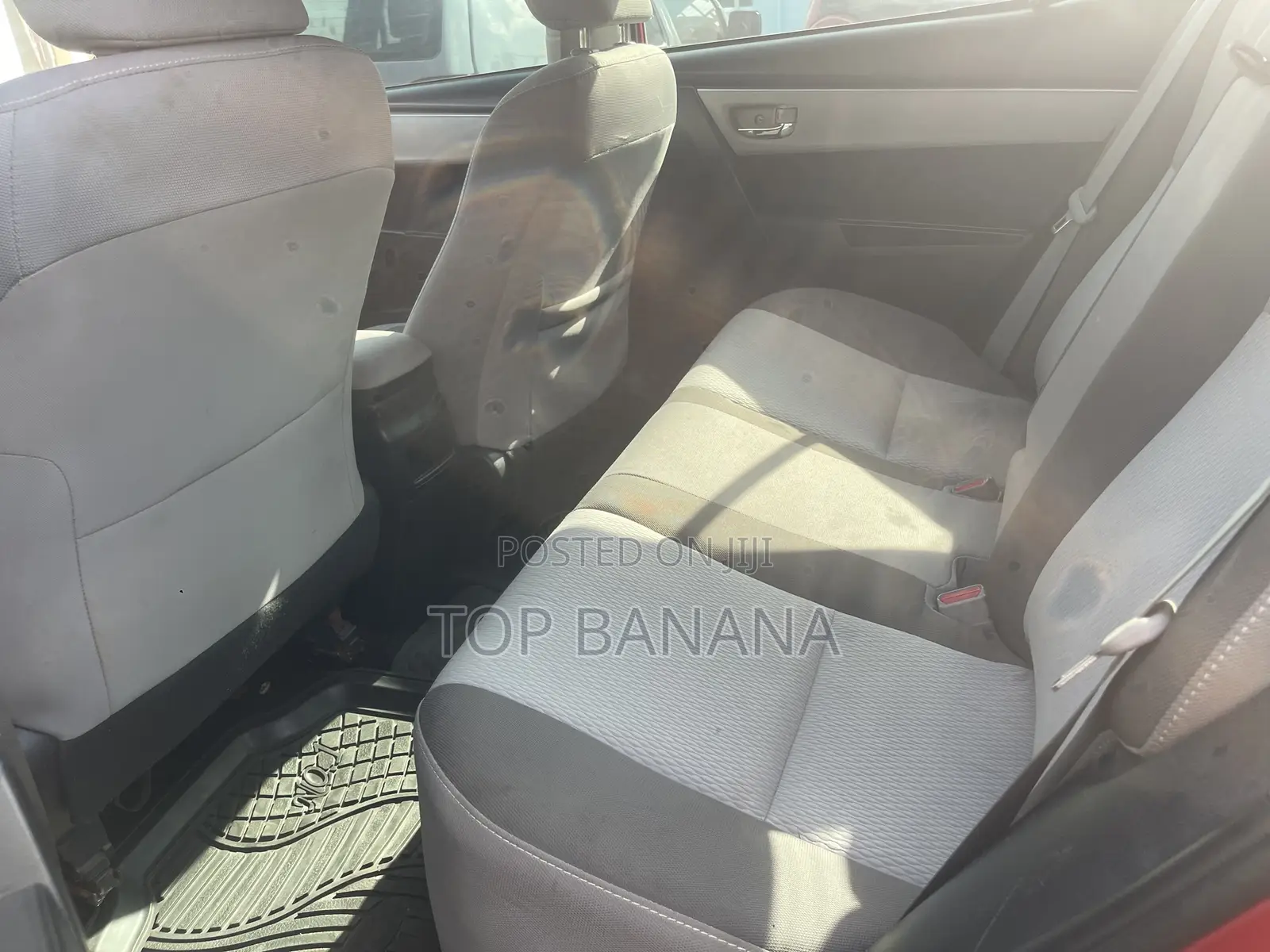 Toyota Corolla LE (1.8L 4cyl 2A) 2018 Red