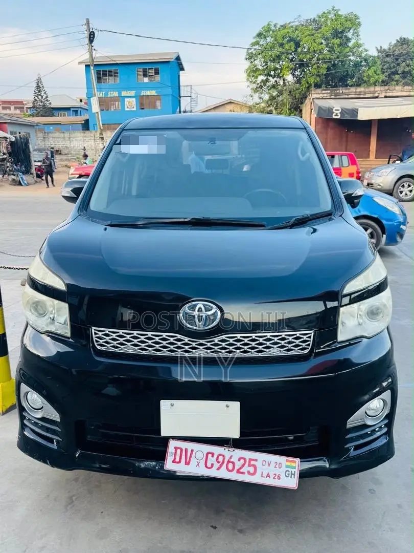 Toyota Voxy ZS Kirameki III 4WD 8-Seater 2012 Black