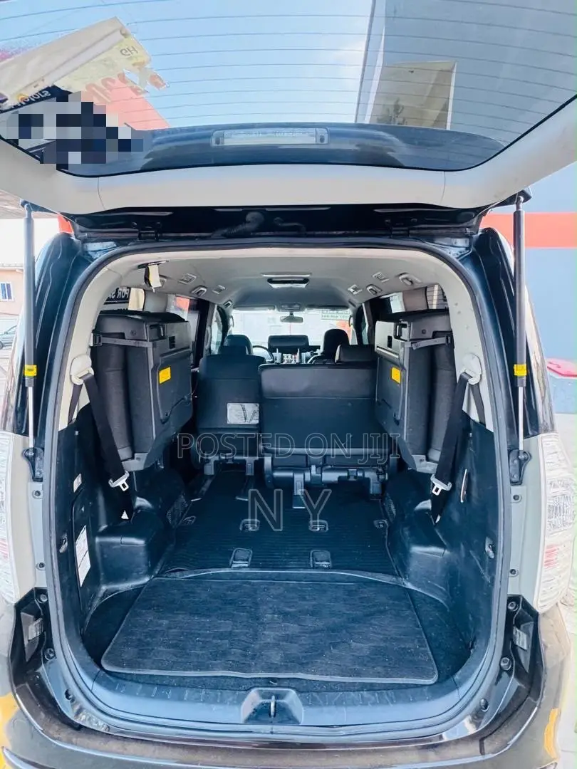 Toyota Voxy ZS Kirameki III 4WD 8-Seater 2012 Black