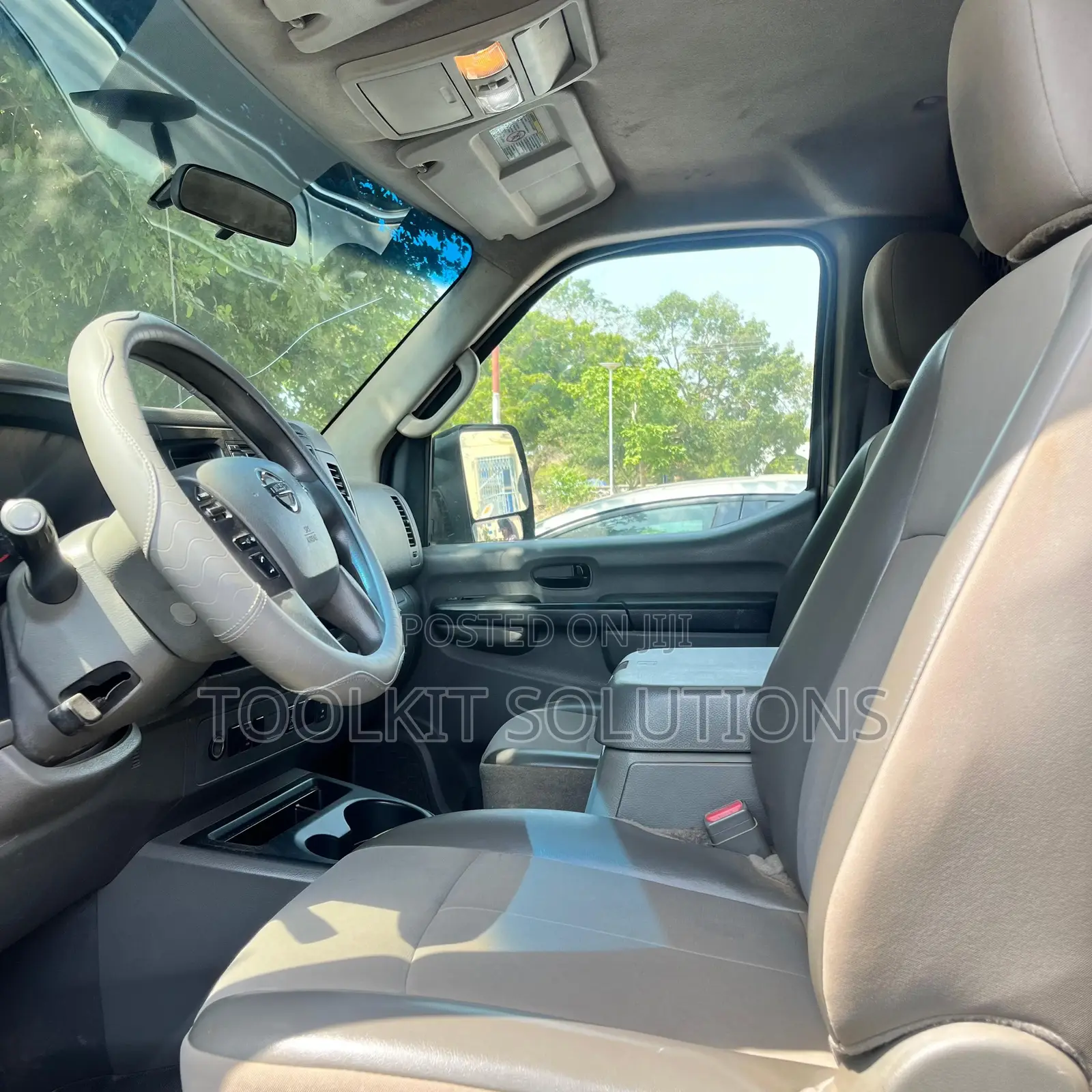 Nissan NV3500 2015 Burgundy