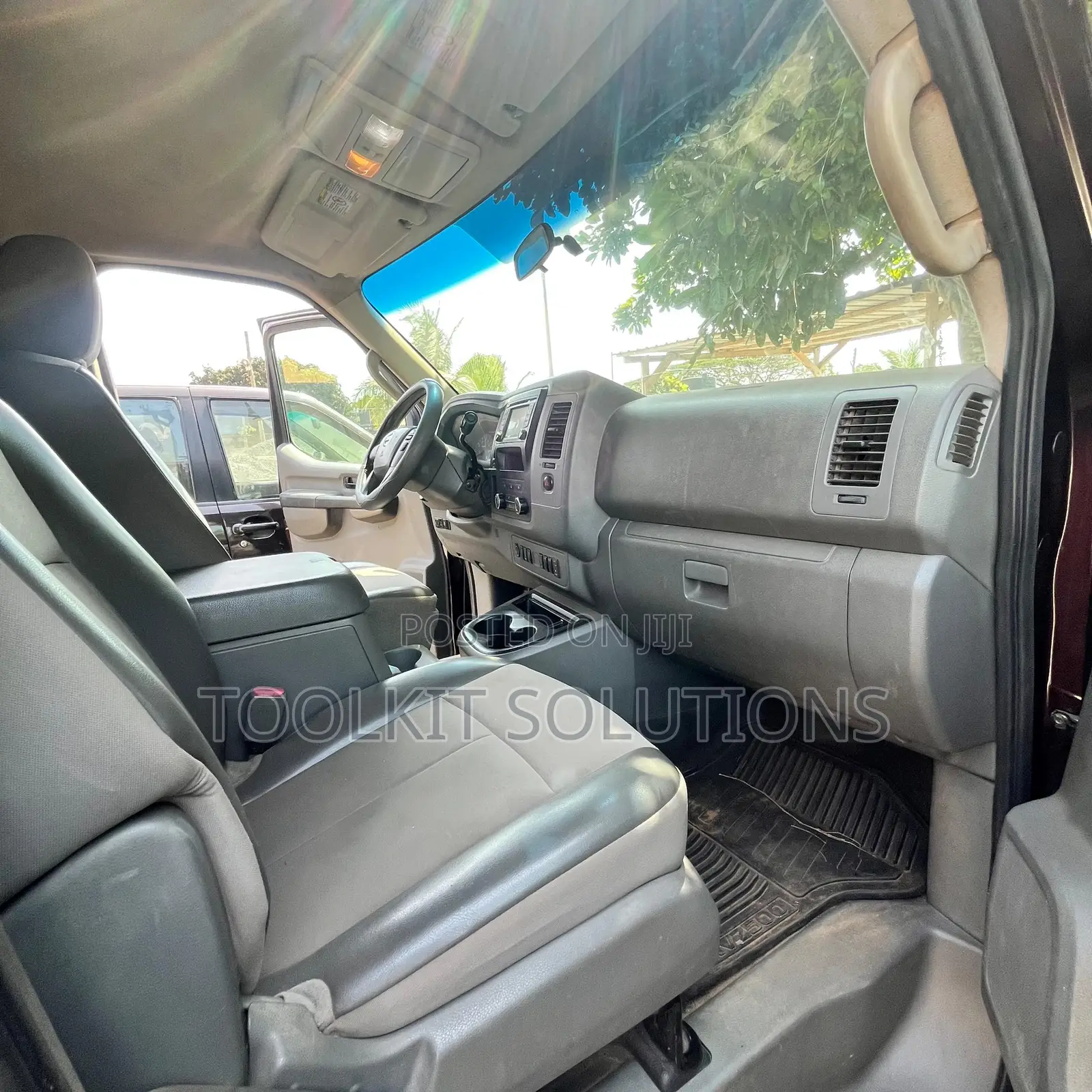 Nissan NV3500 2015 Burgundy
