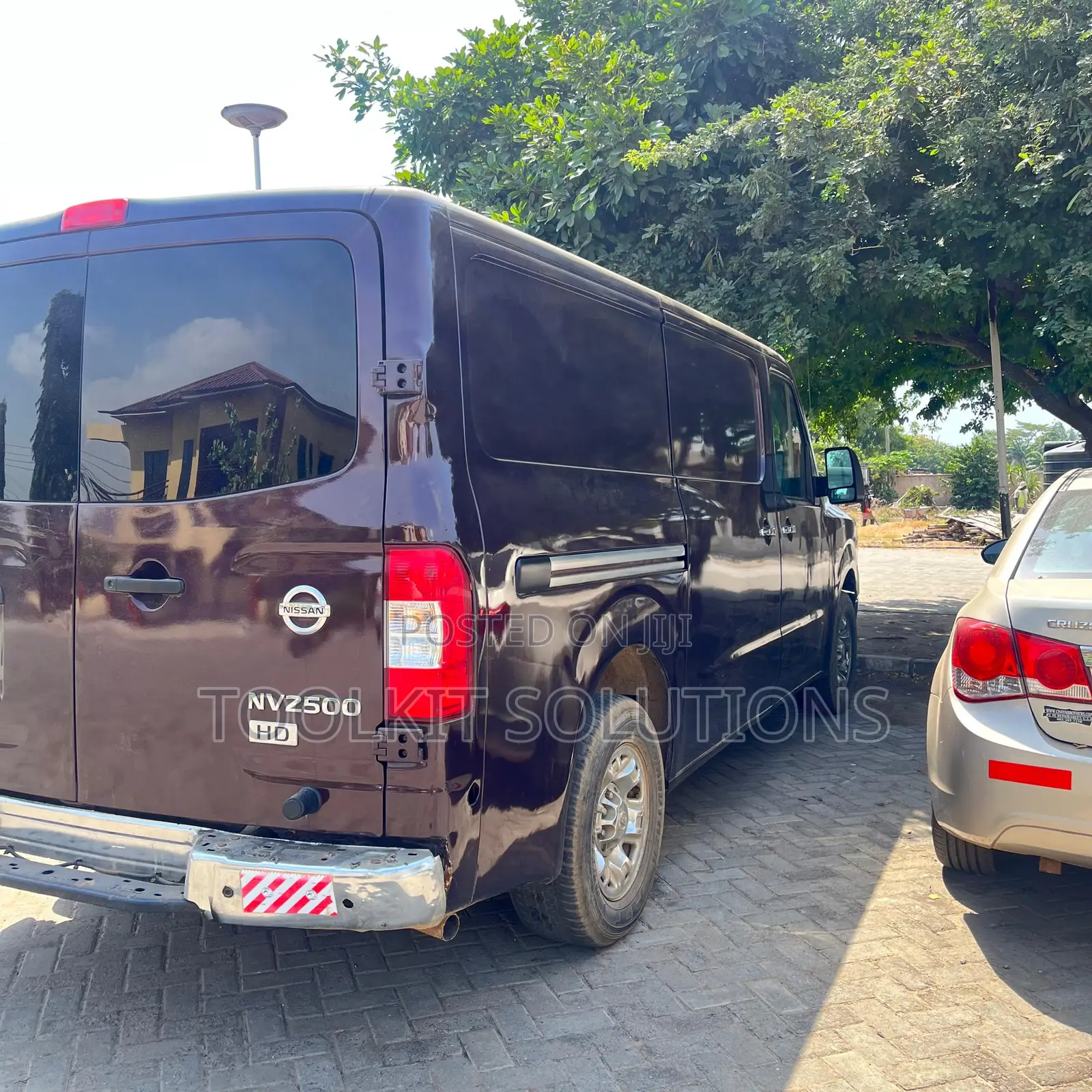 Nissan NV3500 2015 Burgundy