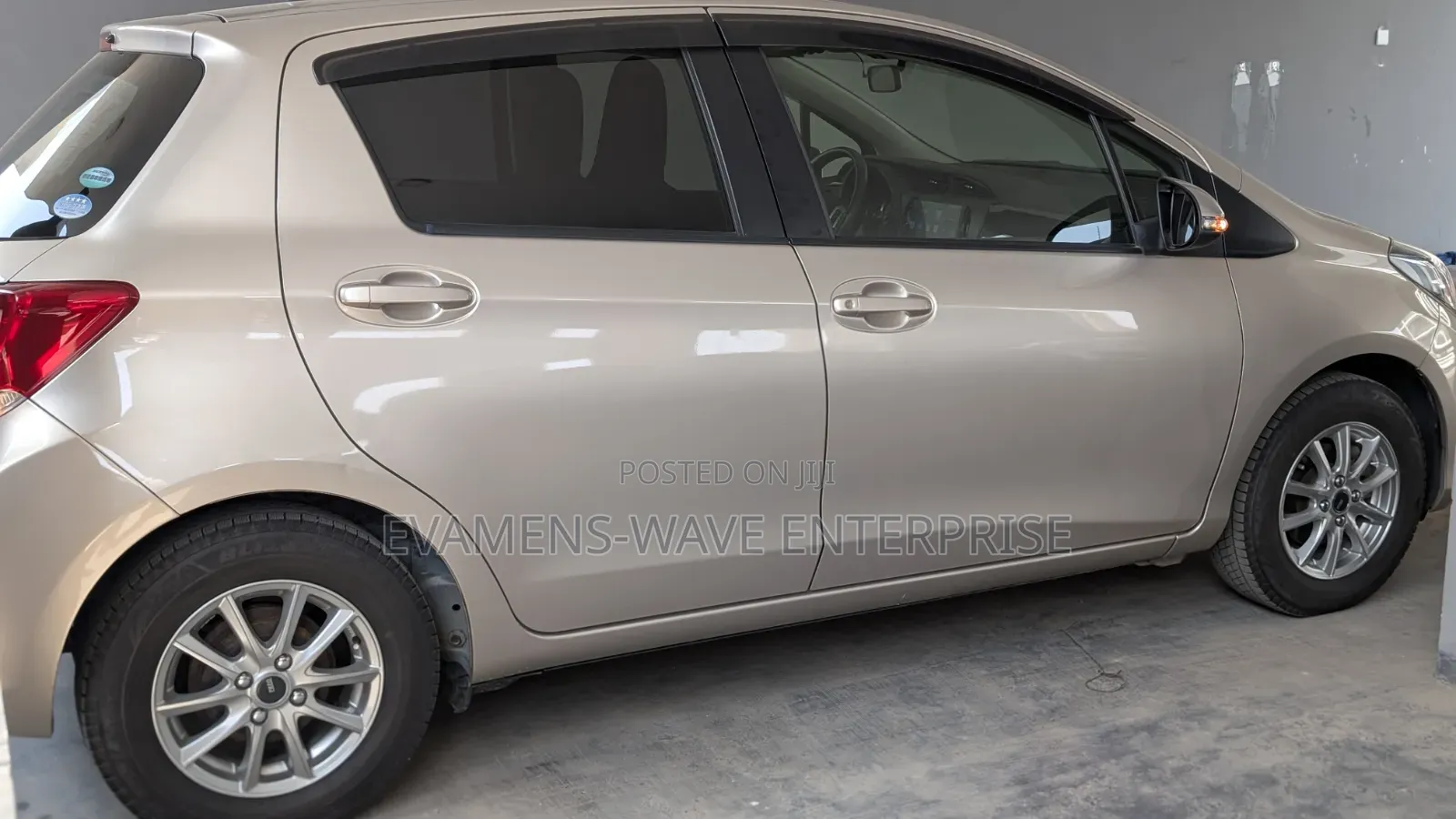 Toyota Vitz 1.3 AWD 5dr 2015 Gold
