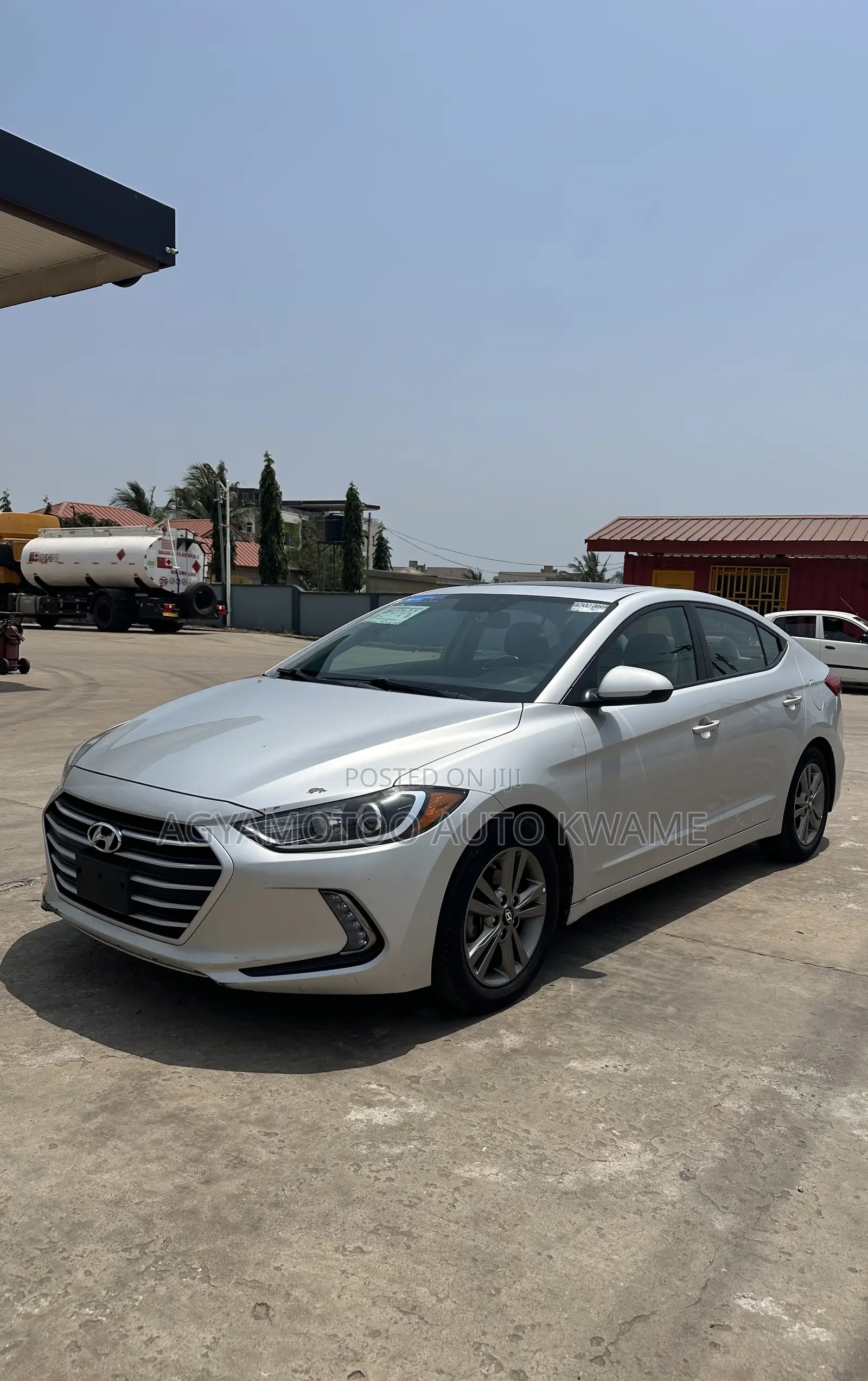 Hyundai Elantra SE Sedan FWD (2.0L 4cyl 6M) 2017 Silver