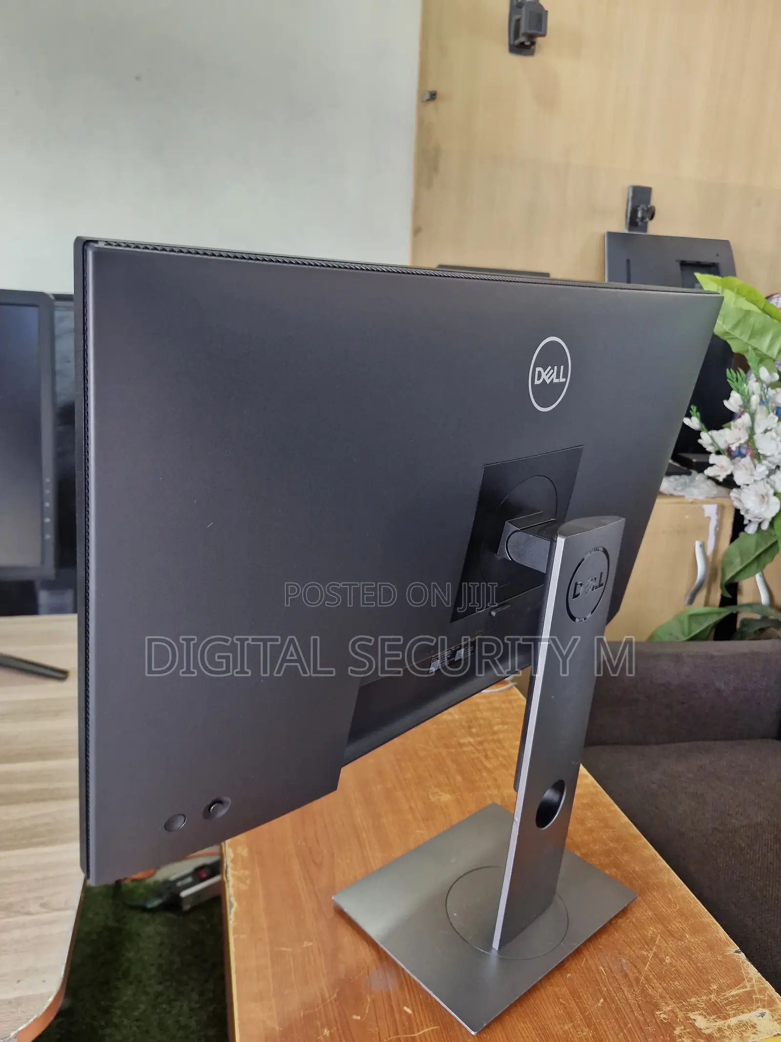 Dell P2725he the Dell P2725HE 27-Inch Full HD USB-C Hub Monitor
