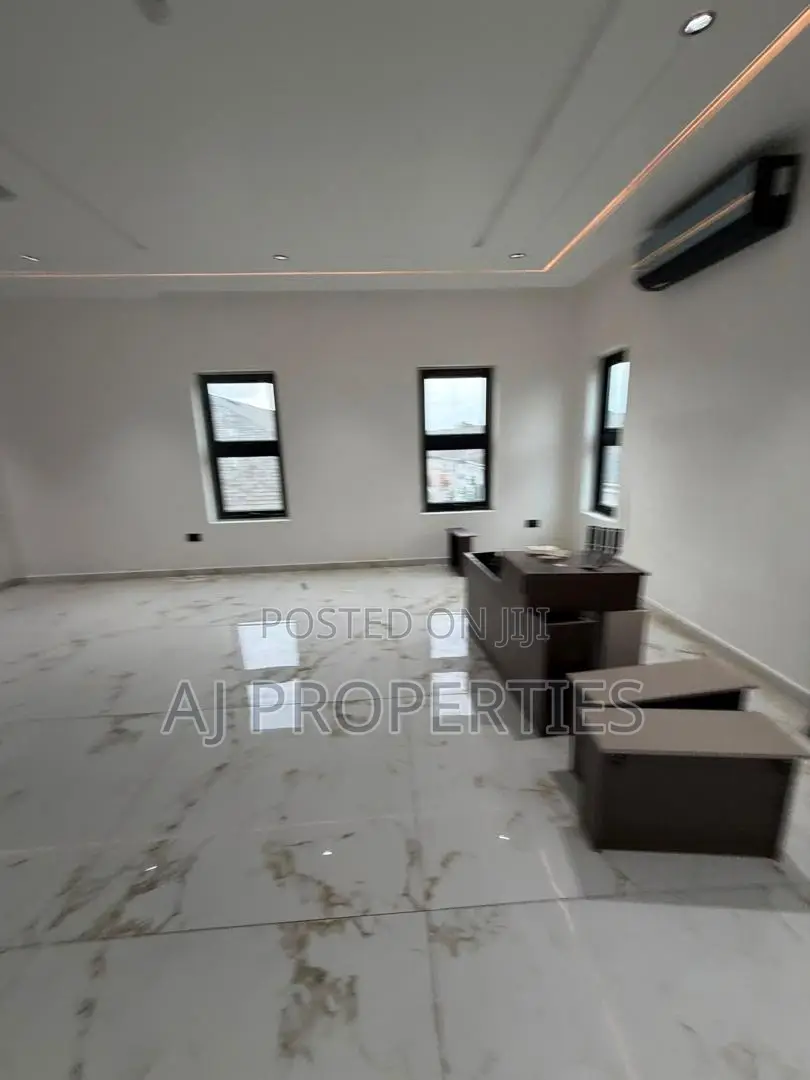 5bdrm House in East Legon for sale