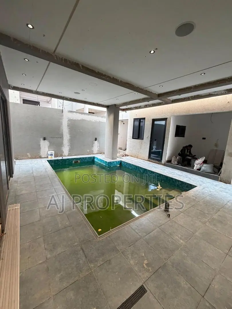5bdrm House in East Legon for sale