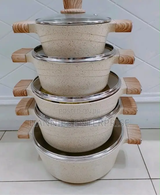 Non-Stick Cooking Pots With Wood