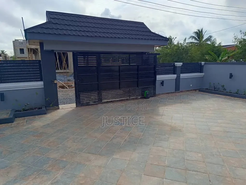3bdrm Townhouse / Terrace in Tema Comm 12, Community 9 for rent