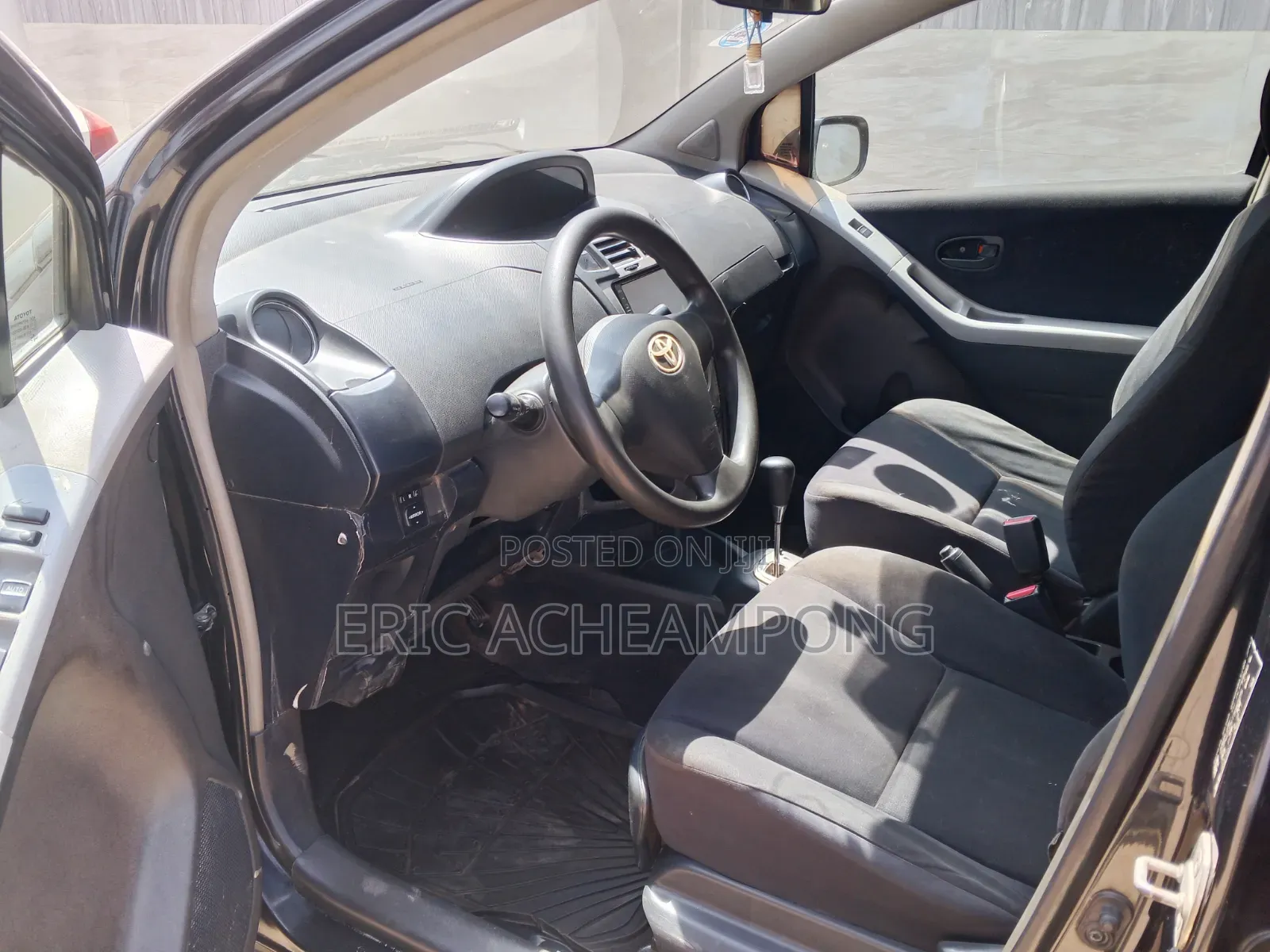Toyota Vitz 2010 Black