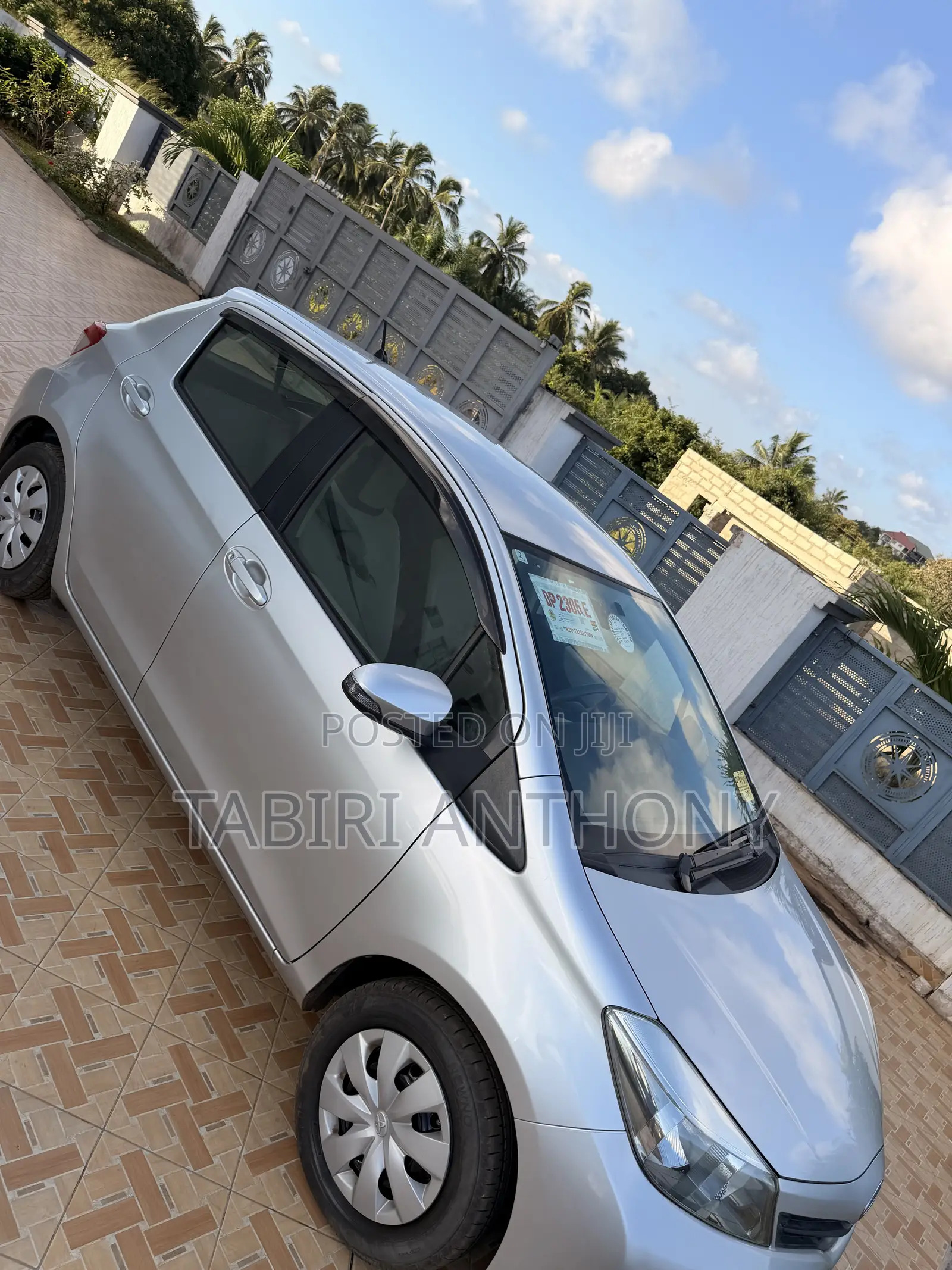 Toyota Vitz 2014 Silver