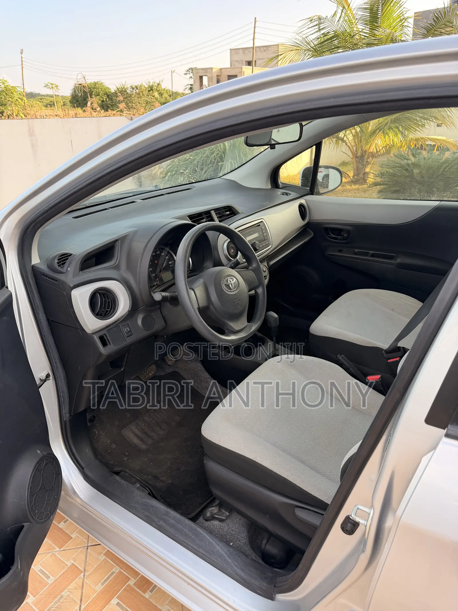 Toyota Vitz 2014 Silver