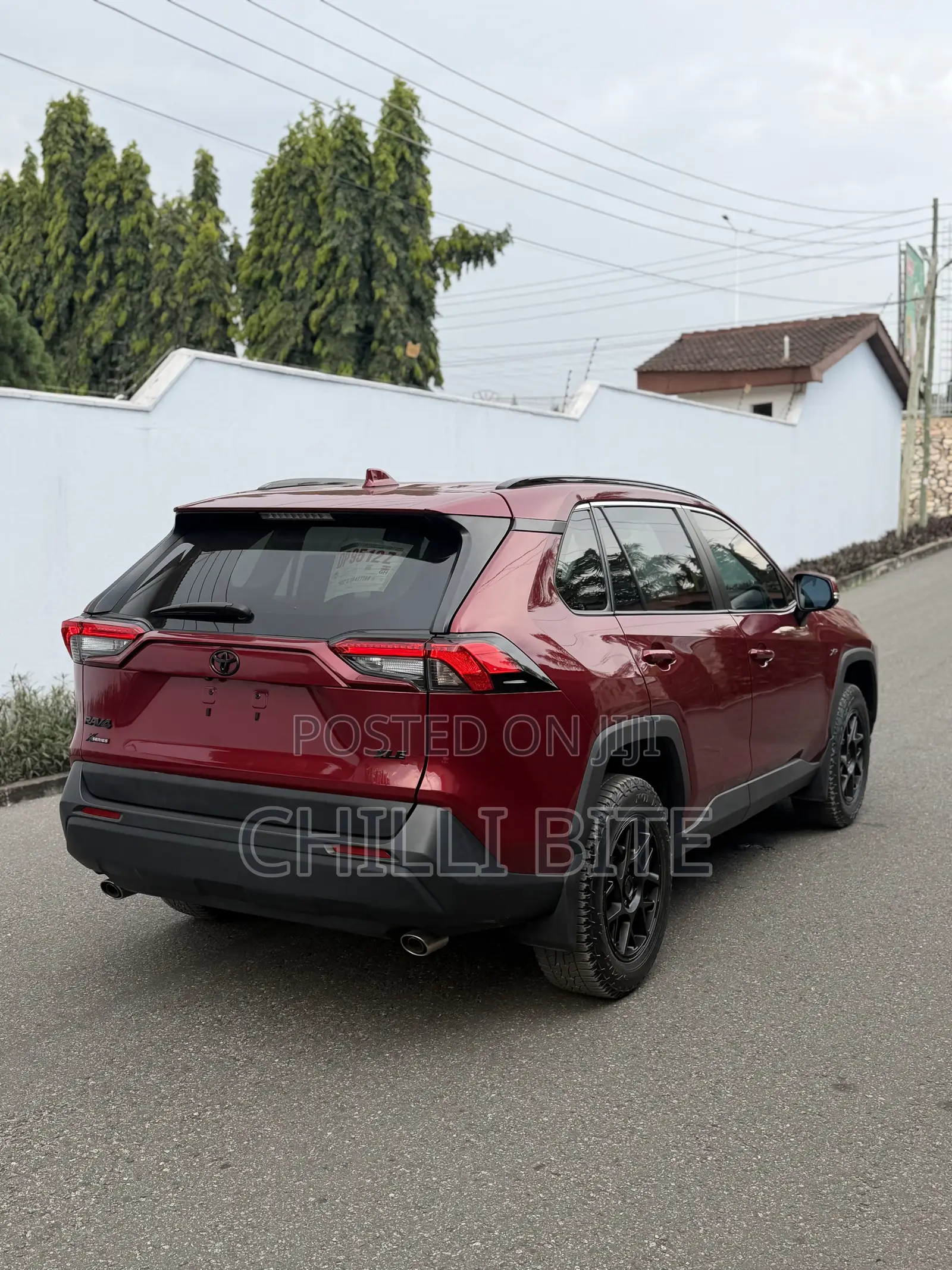 Toyota RAV4 XLE Premium 2025 Red