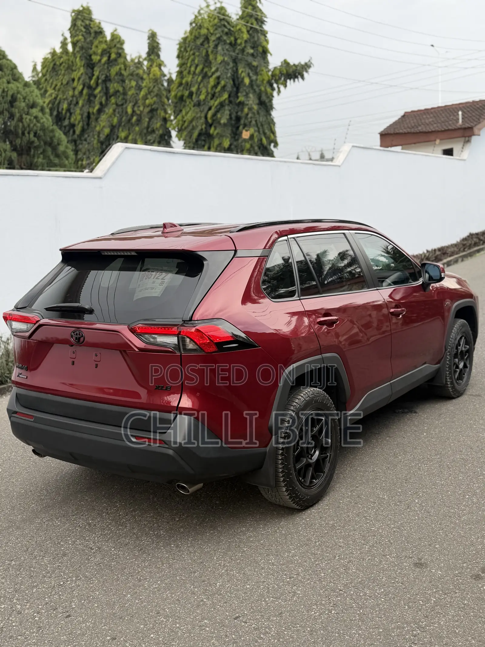 Toyota RAV4 XLE Premium 2025 Red