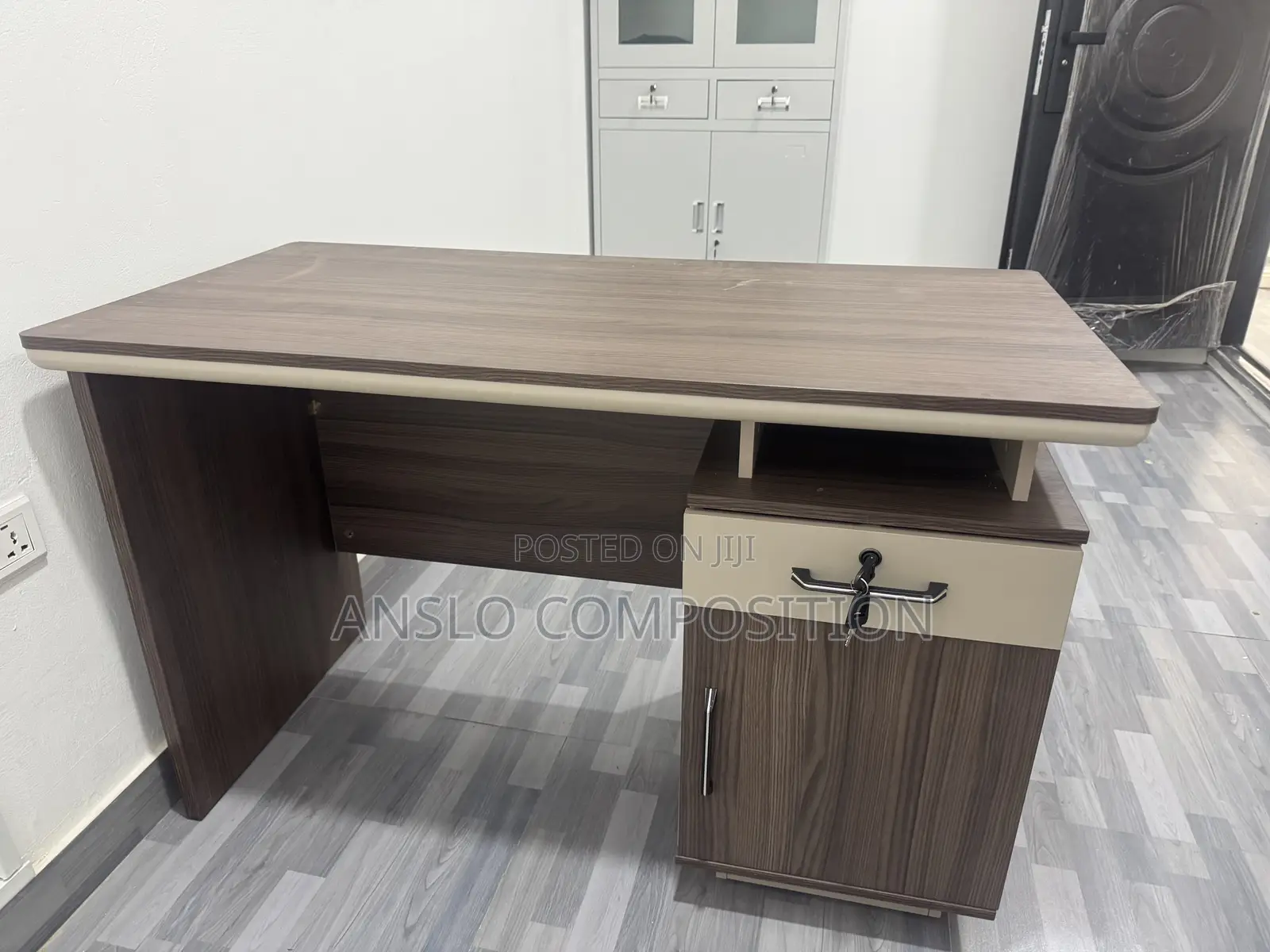 Steeze Portable Office Table